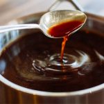 Nôn nóng giảm cân, cô gái uống cả lít nước tương đã bị chết não